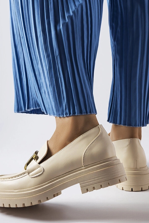 Beigefarbene Loafer mit... Beigefarbene Loafer mit...