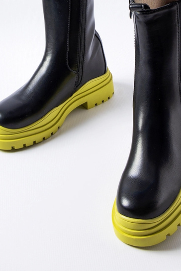 Schwarze Stiefeletten mit bunter Delebio-Sohle 2