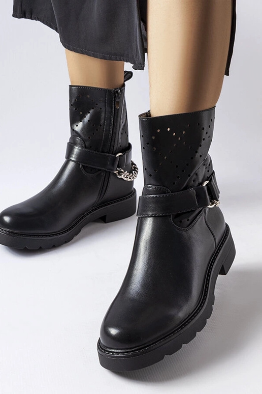 Bottines noires ajourées avec chaîne...