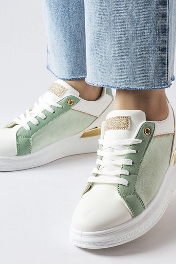 Chaussures blanches et...