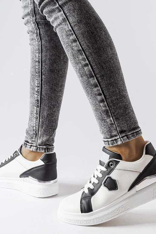 Sorte og hvide sneakers med sølv...