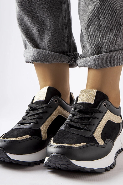 Baskets noires avec décoration...