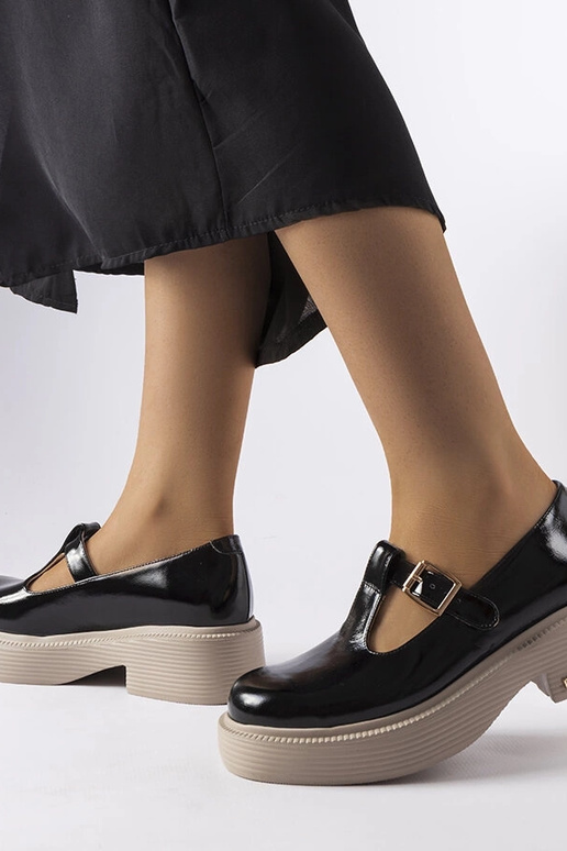 Bottines noires vernies, Karino