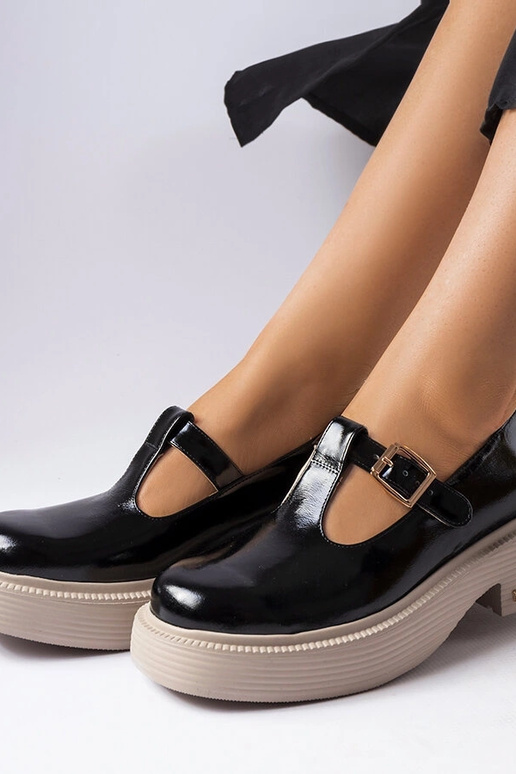 Zwarte lakleren instappers, Karino