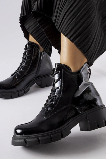 Schwarze winterliche... 2