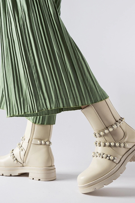 Beige ankelstøvler dekoreret med... Beige ankelstøvler dekoreret med...