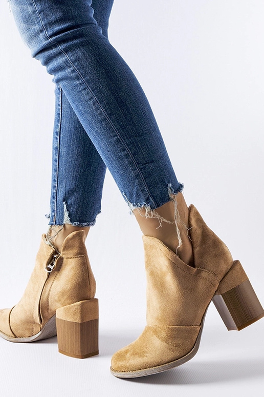 Beige Stiefeletten mit Cut-outs...