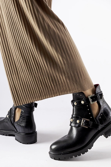 Bottines noires à découpes... 2