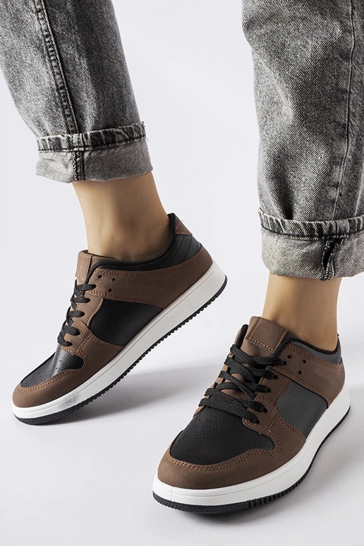 Jacqueline brune og sorte sneakers