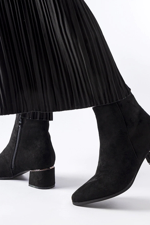 Schwarze Stiefeletten mit niedrigem...