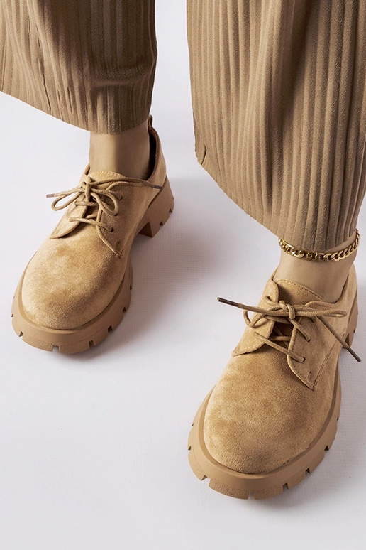 Mocassins bruns sur semelle massive,... Mocassins bruns sur semelle massive,...