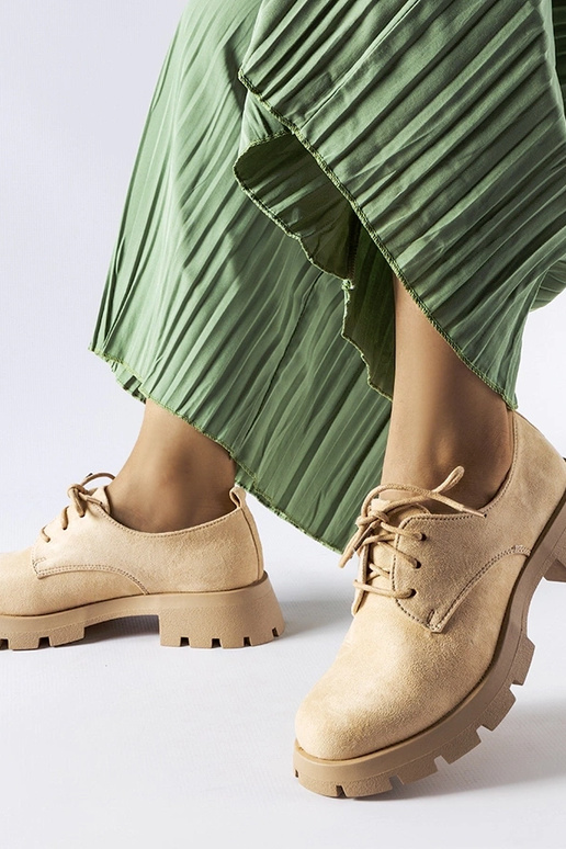 Beige Stiefeletten mit massiver Sohle... Beige Stiefeletten mit massiver Sohle...