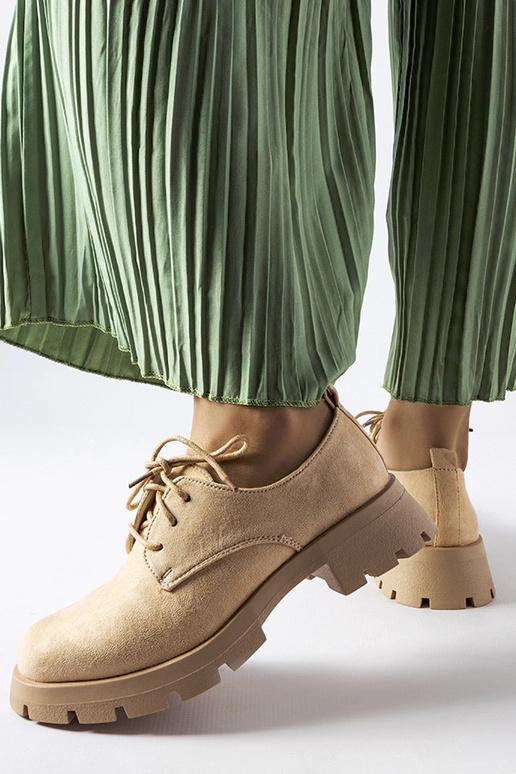 Beige Stiefeletten mit massiver Sohle... Beige Stiefeletten mit massiver Sohle...