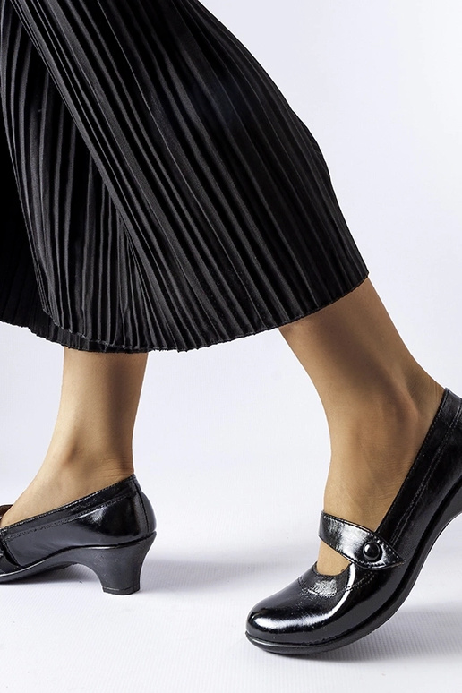 Schwarze Pumps mit niedrigem Absatz Simi Schwarze Pumps mit niedrigem Absatz Simi