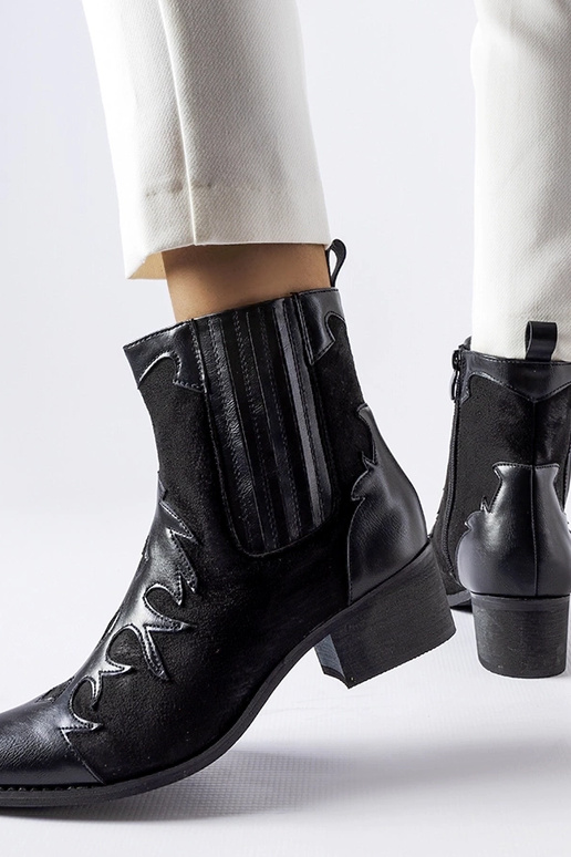 Schwarze Cowboystiefel mit kleinem...