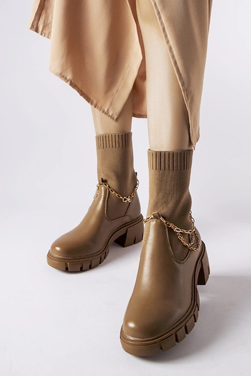 Bottines marron à tige...