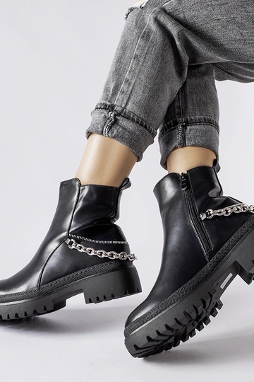 Bottines noires avec chaîne... 2