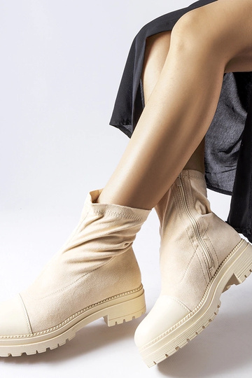 Sandkleurige sokken schoenen van kunstsuede Cigliano 2