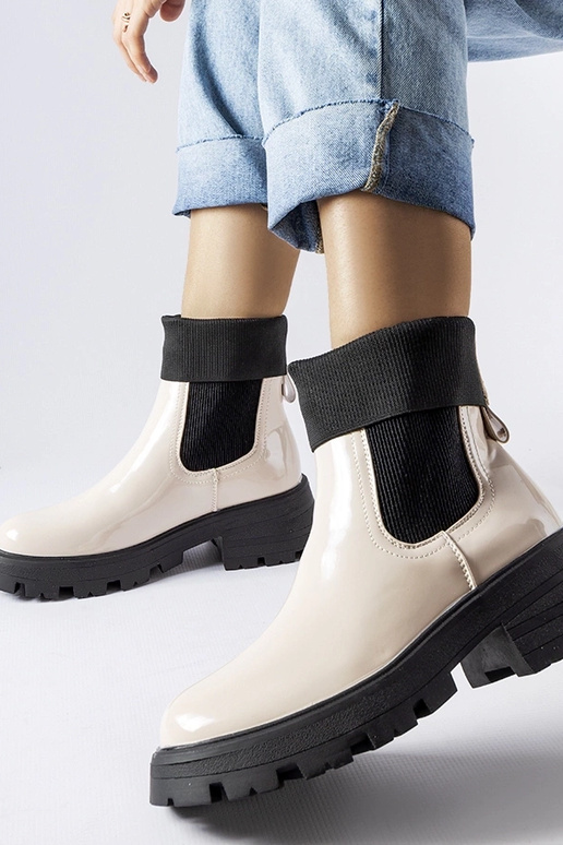 Beige Schlupfstiefel von Breolungi