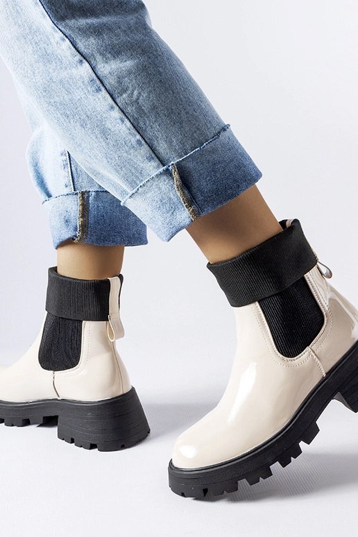 Beige Schlupfstiefel von Breolungi