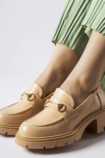Zandkleurige halfhoge schoenen met hak, „Fabrizio" 2
