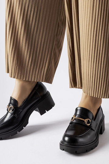 Chaussures à talons hauts...