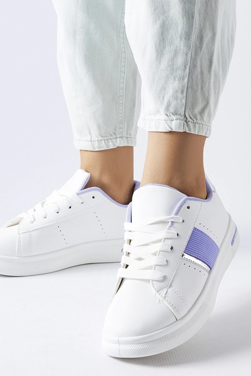 Hvide sportssko med lilla accent fra...