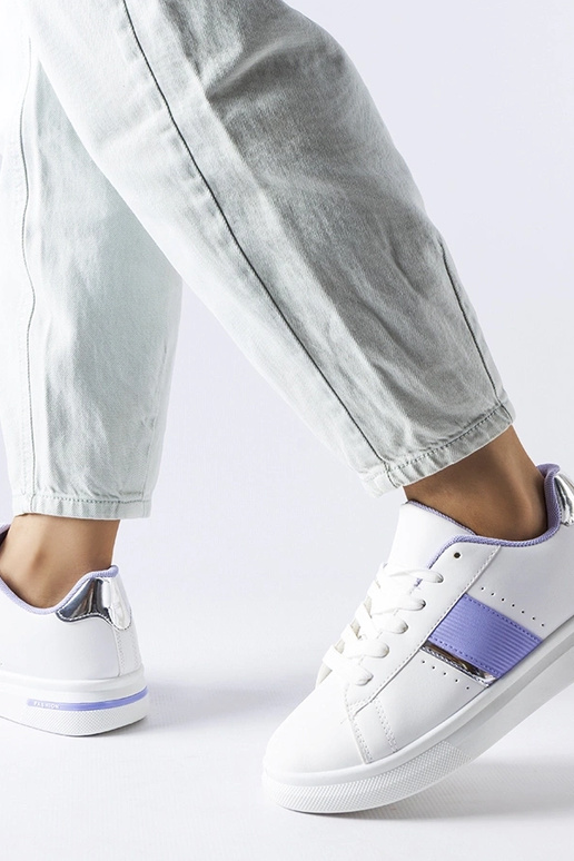 Chaussures de sport blanches avec une...