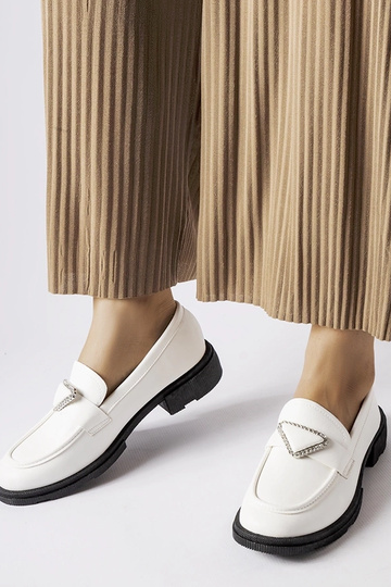 Mocassins blancs décorés de...