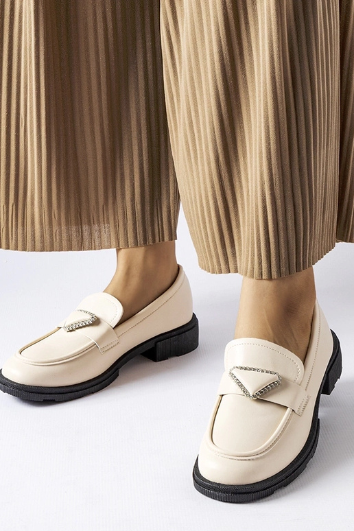 Beige Mokassins mit Zirkonen verziert... Beige Mokassins mit Zirkonen verziert...