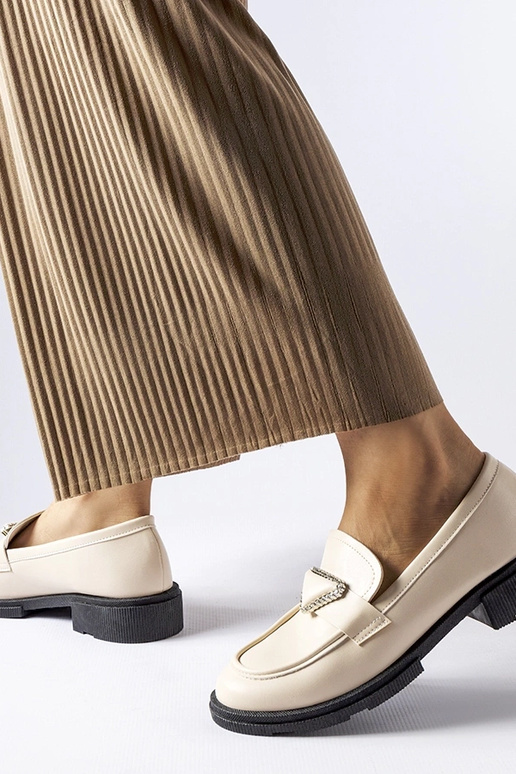 Beige Mokassins mit Zirkonen verziert... Beige Mokassins mit Zirkonen verziert...