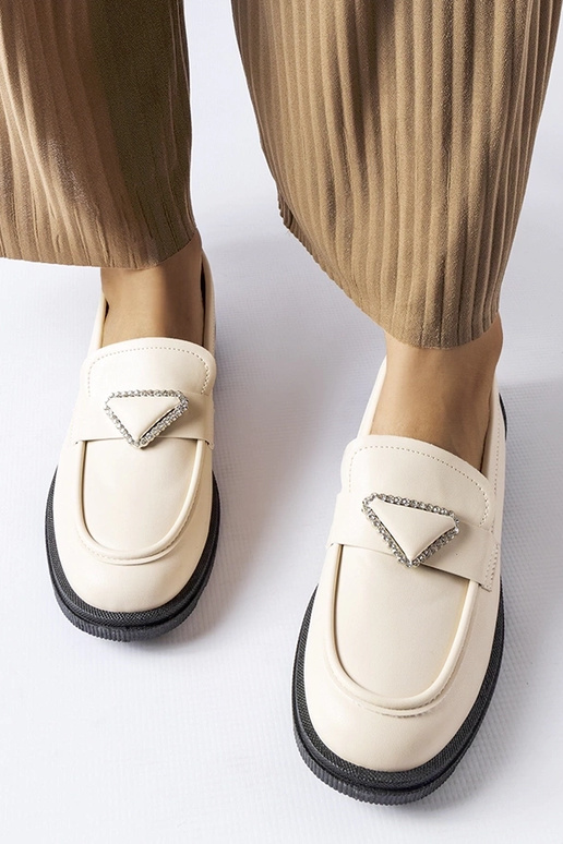 Beige Mokassins mit Zirkonen verziert... Beige Mokassins mit Zirkonen verziert...