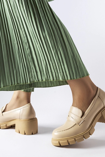 Zandkleurige klassieke mocassins met verhoging, „Dina" 2