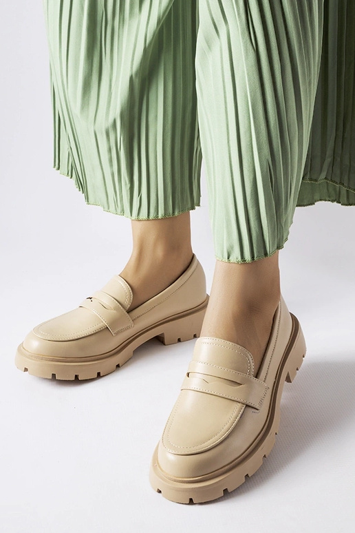 Zandkleurige elegante mocassins,...