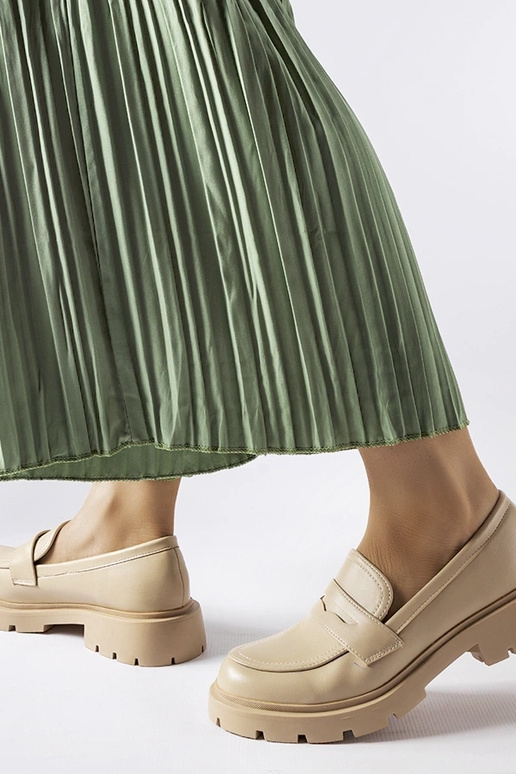 Zandkleurige elegante mocassins,...