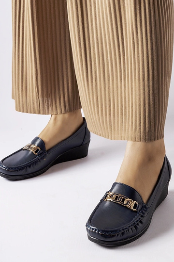 Marineblaue Loafer mit Keilschnalle von Lerino