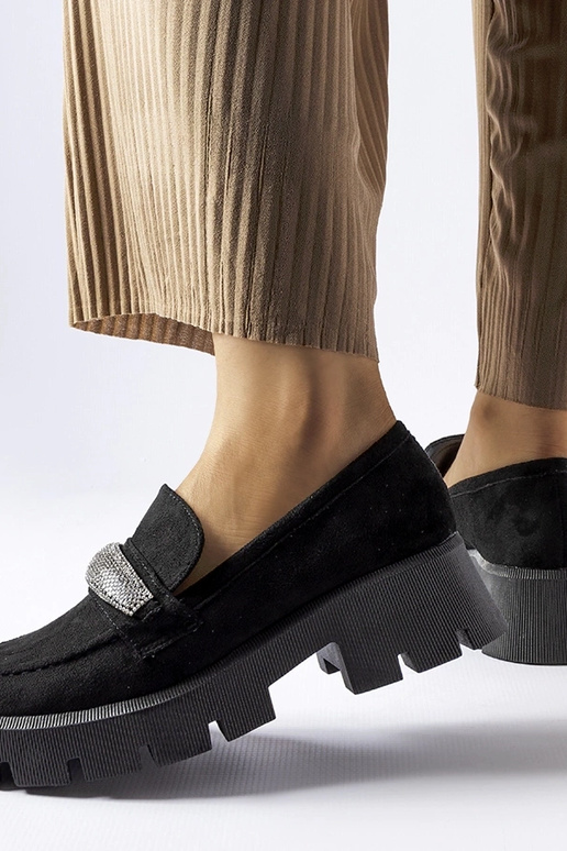 Sorte mokkasiner med en massiv... Sorte mokkasiner med en massiv...