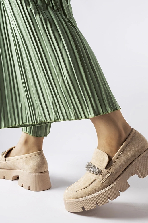 Beige Mokassins mit massiver Sohle... Beige Mokassins mit massiver Sohle...