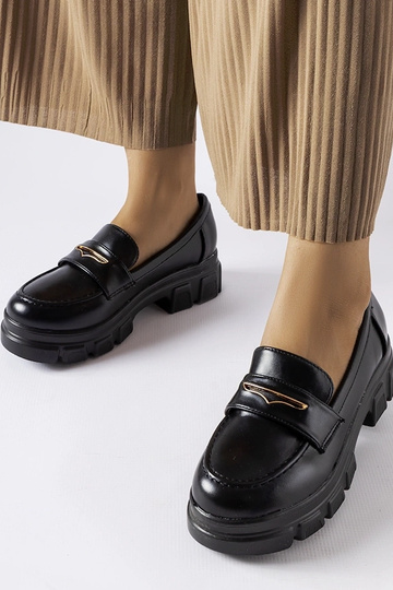 Sorte mokkasiner med synlig...