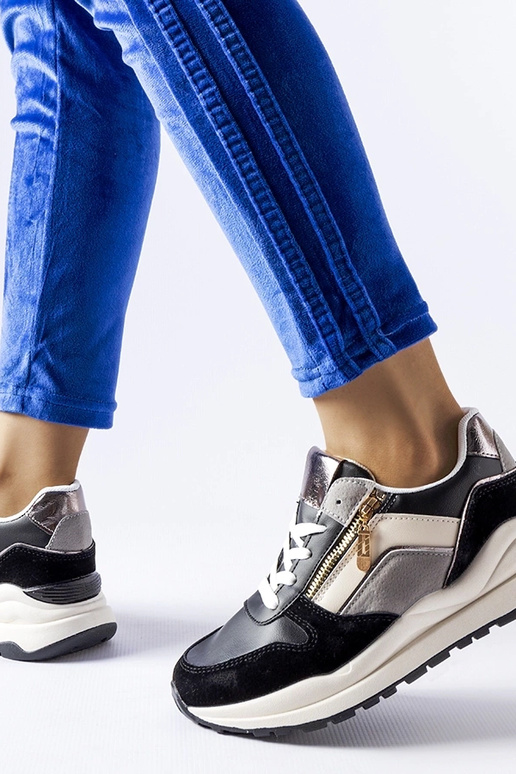 Schwarze und weiße Sneaker von Cecchi