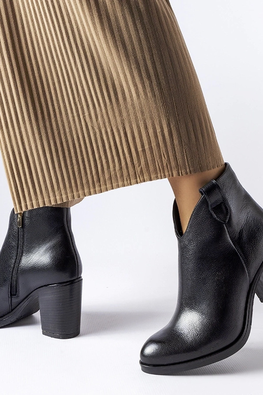 Schwarze lederne Winterstiefeletten,...