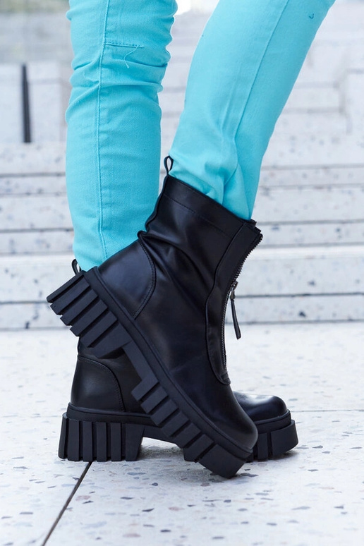 Schwarze isolierte Stiefeletten mit...