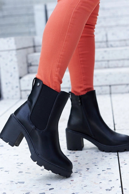 Bottines classiques isolées noires à...