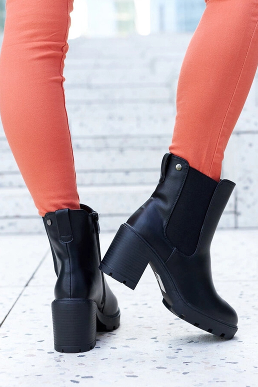 Bottines classiques isolées noires à...