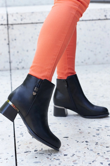 Bottines noires à talon en cuir écologique, isolées, Bocconi