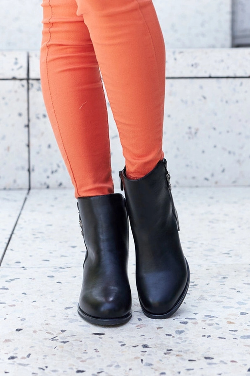 Schwarze Stiefeletten aus Ökoleder...