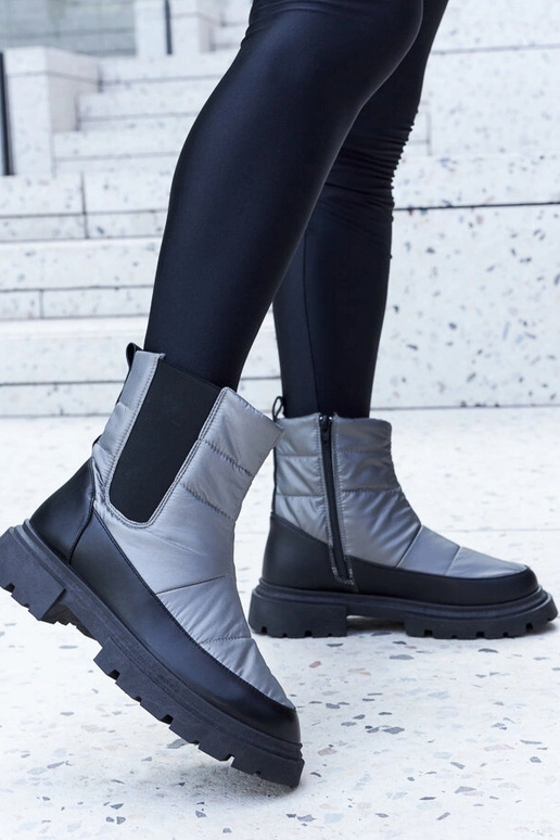 Graue isolierte Schneestiefel von...