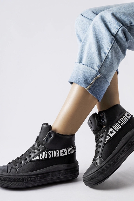 Schwarze isolierte Sneakers Big Star...