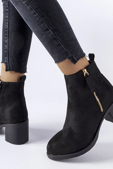 Schwarze isolierte Stiefel... 2