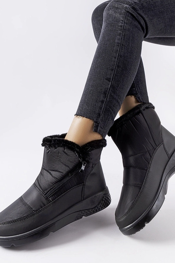 Bottes de neige isolées...